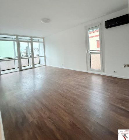 Eladó panellakás, Pécsett 59.9 M Ft, 3 szobás