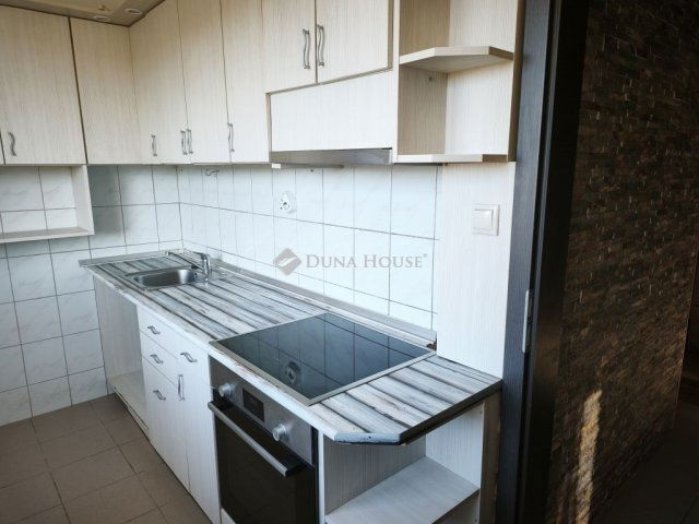 Eladó panellakás, Szombathelyen 41.99 M Ft, 3 szobás