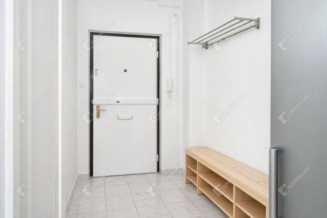 Eladó panellakás, Szegeden 48.4 M Ft, 3 szobás