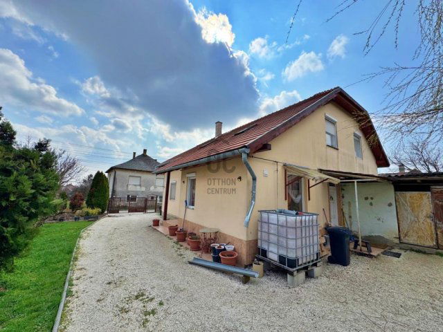 Eladó családi ház, Bicskén 89.9 M Ft, 6 szobás