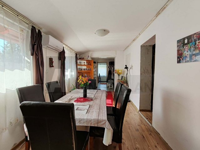 Eladó családi ház, Zsombón 46.9 M Ft, 5 szobás
