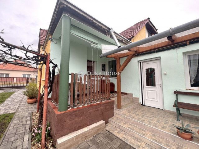 Eladó családi ház, Veszprémben 79.9 M Ft, 4 szobás