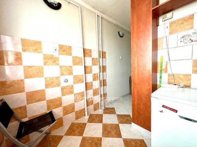 Eladó panellakás, Kecskeméten 29.99 M Ft, 1 szobás