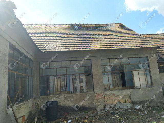 Eladó családi ház, Komáromban 24.9 M Ft, 3 szobás