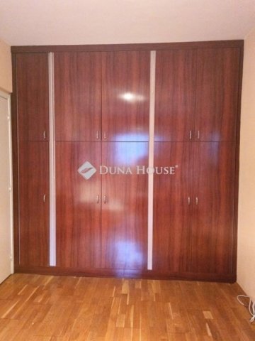 Eladó panellakás, Pécsett 46.9 M Ft, 3 szobás