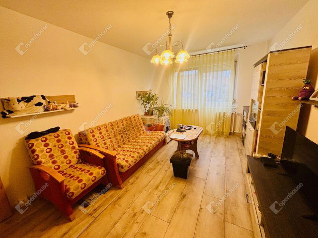 Eladó panellakás, Szegeden 59.9 M Ft, 3 szobás