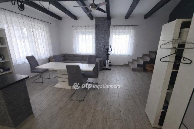 Eladó családi ház, Bugyin 82.99 M Ft, 4 szobás