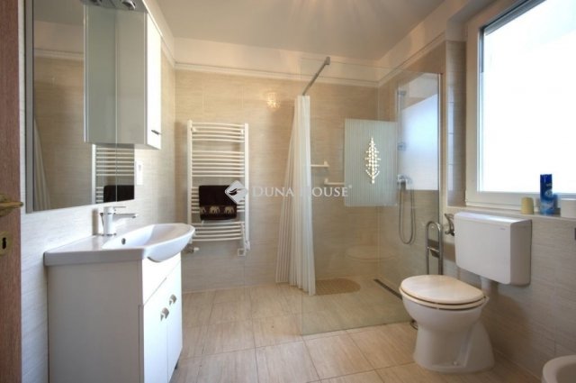 Eladó sorház, Telkin 137 M Ft, 5 szobás / költözzbe.hu