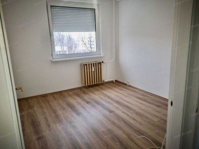 Eladó panellakás, Győrött 65 M Ft, 3+1 szobás