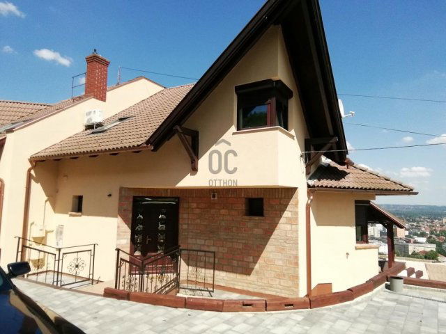 Eladó ikerház, Pécsett 179 M Ft, 4 szobás / költözzbe.hu