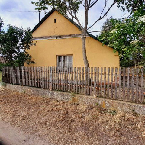 Eladó családi ház, Tiszakürtön 8 M Ft, 1 szobás