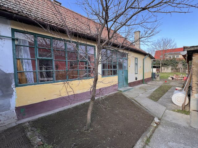 Eladó családi ház, Baján 11.9 M Ft, 2 szobás
