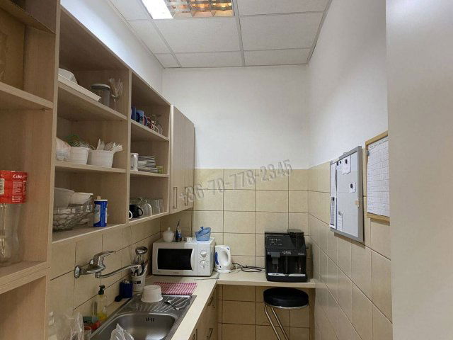 Kiadó üzlethelyiség, Békéscsabán, Andrássy úton, 2 szobás