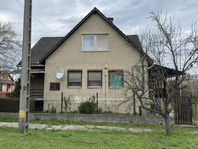 Eladó családi ház, Tiszacsegén 27 M Ft, 4+1 szobás