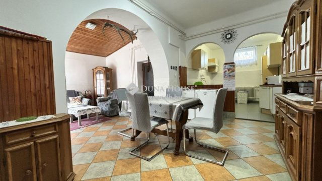 Eladó családi ház, Dukán 27 M Ft, 5 szobás