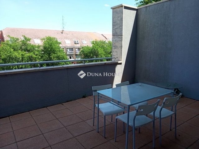 Kiadó téglalakás, albérlet, Pécsett 350 E Ft / hó, 1 szobás