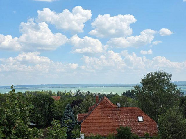 Eladó családi ház, Révfülöpön 139.9 M Ft, 6 szobás