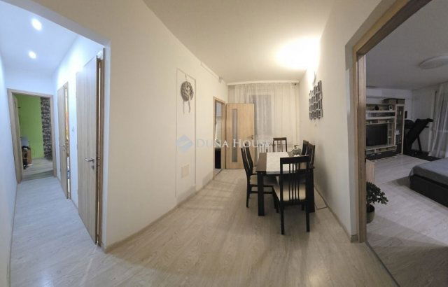 Eladó panellakás, Veszprémben 63.9 M Ft, 3 szobás