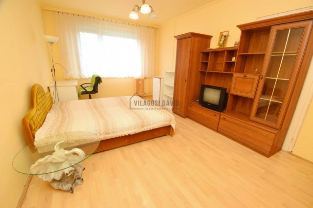 Kiadó panellakás, albérlet, Debrecenben 200 E Ft / hó, 4 szobás