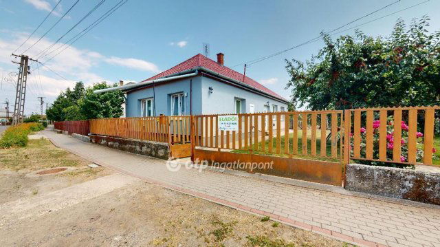 Eladó családi ház, Dombrádon 15 M Ft, 2+1 szobás