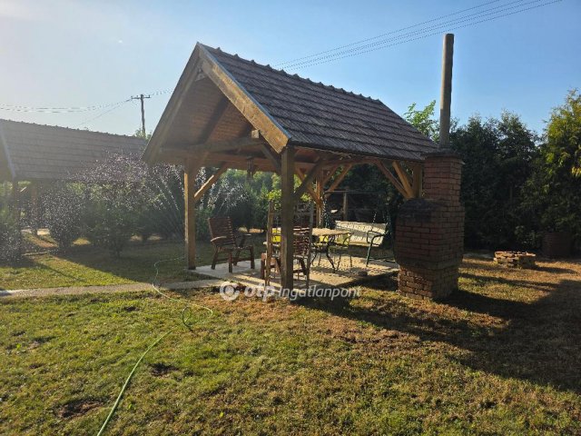 Eladó családi ház, Várkeszőn 30.99 M Ft, 2+1 szobás