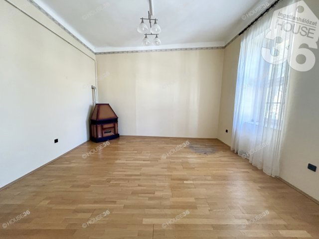 Eladó iroda, Kecskeméten 54.9 M Ft, 3 szobás