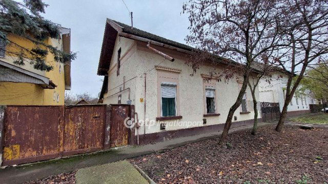 Eladó családi ház, Karcagon 15 M Ft, 1+1 szobás