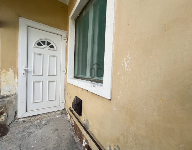 Eladó téglalakás, Szekszárdon 6 M Ft, 2 szobás