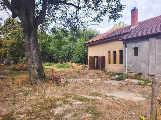 Eladó családi ház, Abában 42 M Ft, 4 szobás