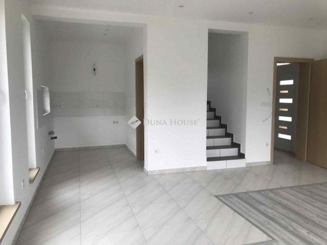 Eladó ikerház, Herceghalomon 99 M Ft, 4 szobás