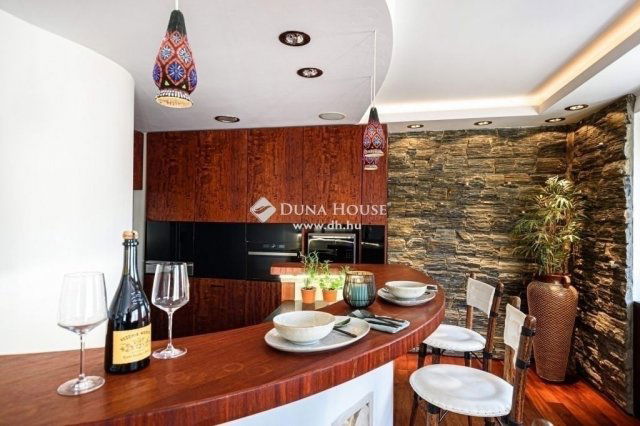 Eladó téglalakás, Budapesten, II. kerületben 139.5 M Ft