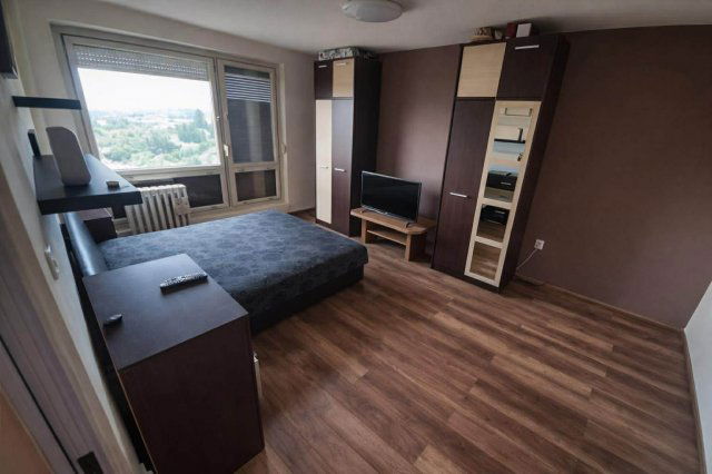 Eladó panellakás, Komlón 24.9 M Ft, 1+1 szobás