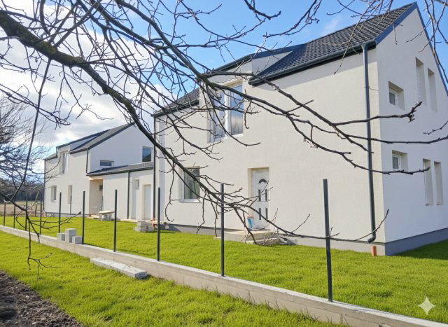 Eladó ikerház, Szigetszentmártonban 87.9 M Ft, 5+1 szobás