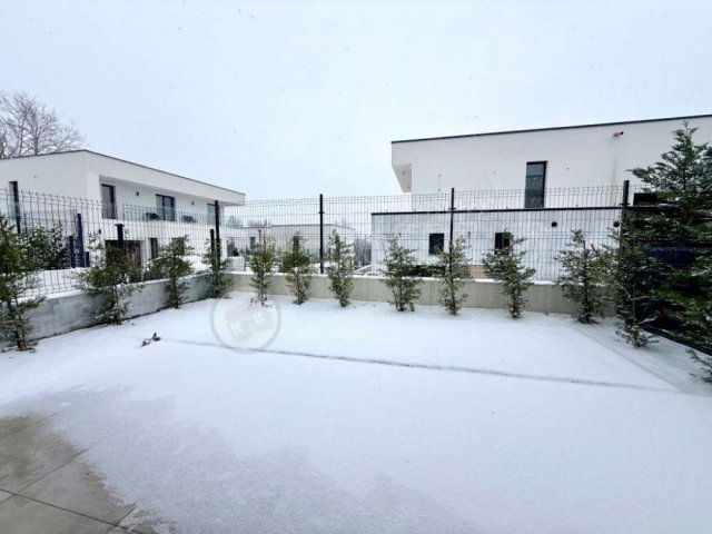 Kiadó ikerház, albérlet, Budapesten, III. kerületben, 4 szobás