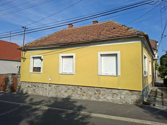 Eladó családi ház, Sopronban 52 M Ft, 2 szobás