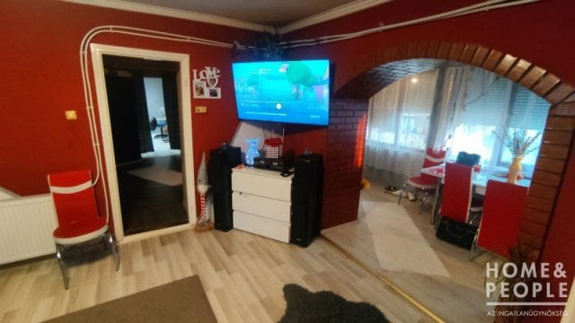 Eladó családi ház, Makón 41.999 M Ft, 5 szobás