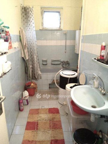 Eladó téglalakás, Veszprémben 62.9 M Ft, 3 szobás