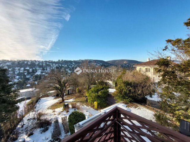 Eladó ikerház, Budapesten, II. kerületben, Vadalma utcában