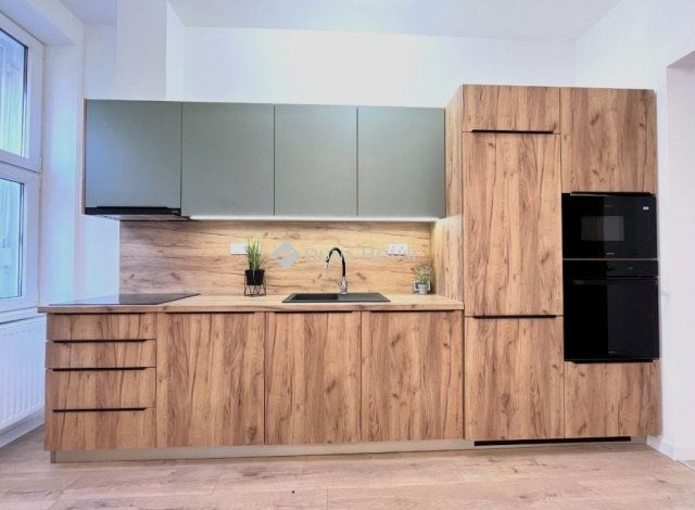 Eladó téglalakás, Pécsett 69.9 M Ft, 3 szobás