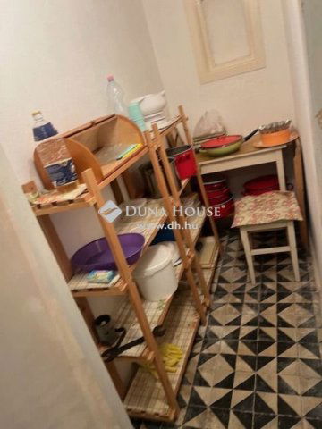 Eladó nyaraló, Komlón 11 M Ft, 3 szobás / költözzbe.hu