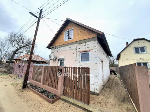 Eladó családi ház, Pilisen 19.5 M Ft, 1 szobás