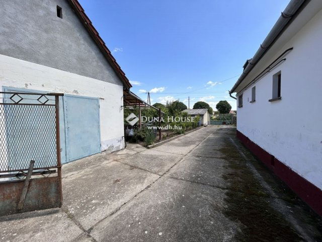 Eladó családi ház, Nagybaracskán 23.99 M Ft, 3 szobás