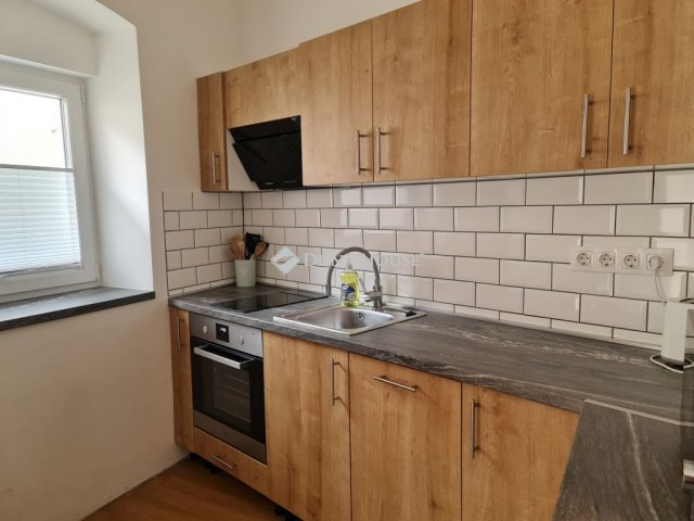 Kiadó téglalakás, albérlet, Pécsett 195 E Ft / hó, 2 szobás