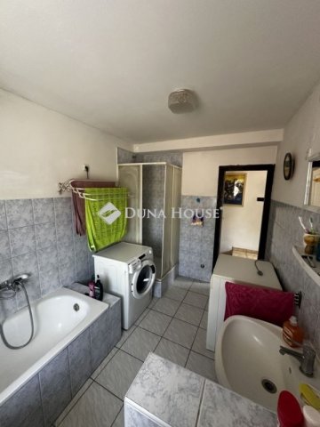 Eladó ikerház, Pécsett 75 M Ft, 3 szobás / költözzbe.hu