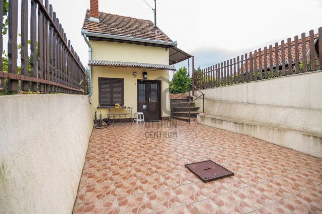 Eladó családi ház, Szekszárdon, Bor utcában 29.9 M Ft, 2 szobás