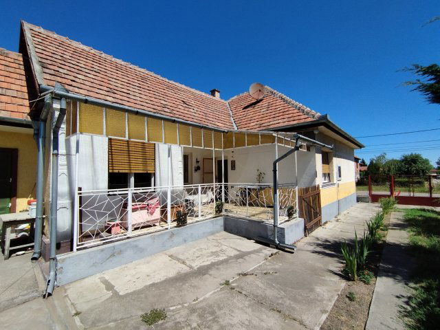 Eladó családi ház, Turán 31.9 M Ft, 3 szobás