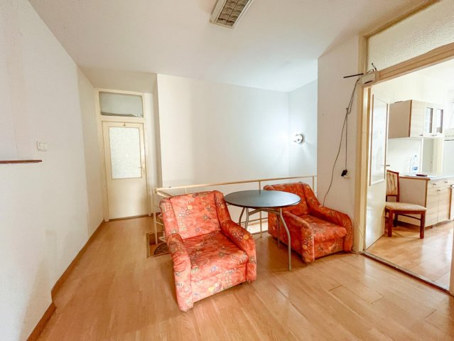 Eladó téglalakás, Oroszlányban 60 M Ft, 7 szobás