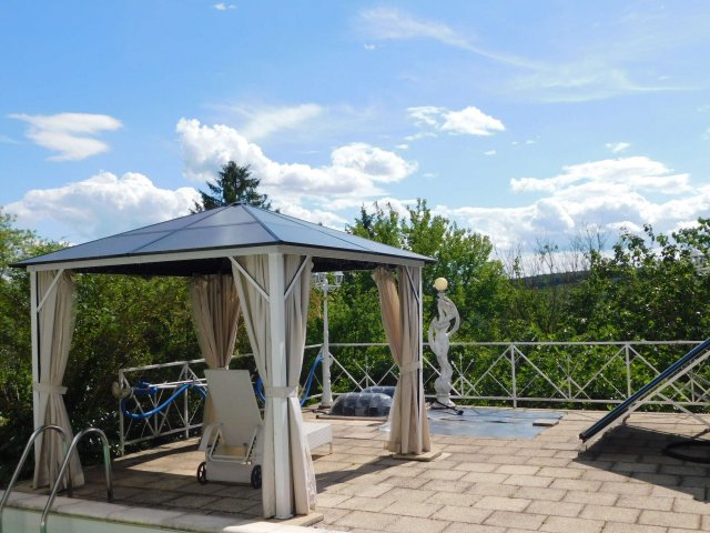 Eladó családi ház, Rezin 140.406 M Ft, 3 szobás