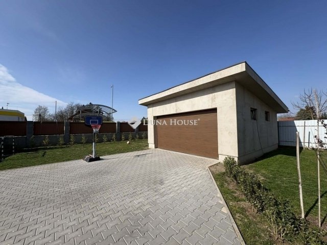 Eladó családi ház, Lajosmizsén 104.9 M Ft, 5 szobás