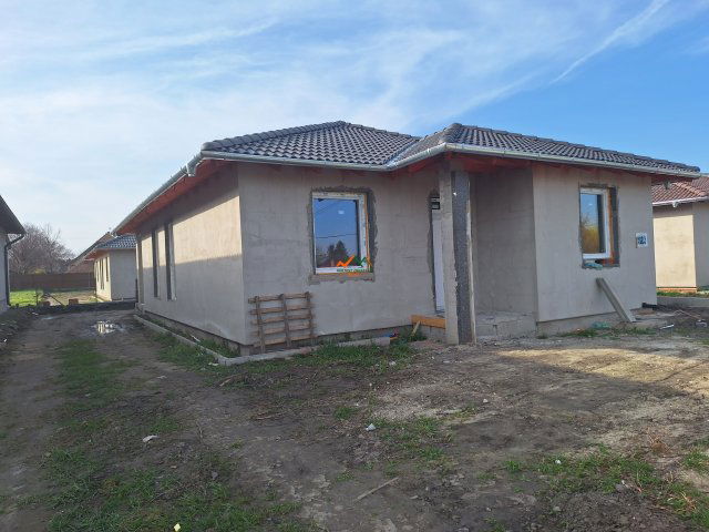 Eladó ikerház, Kiskunlacházán 89.1 M Ft, 4 szobás